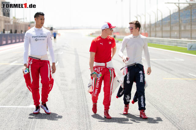 Foto zur News: Schumacher mit Teamkollege Sean Gelael und Callum Ilott (ebenfalls Ferrari-Junior).