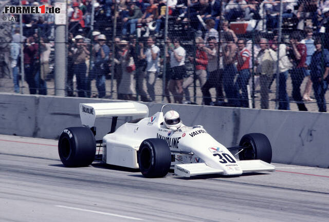 Foto zur News: 1983: Drei Jahre nach seinem WM-Titel fuhr Alan Jones einen Test für das Arrows-Team. Im A6 Ford absolvierte er sogar den Grand Prix der USA, danach fuhr er noch zwei Jahre für das Haas-Team.