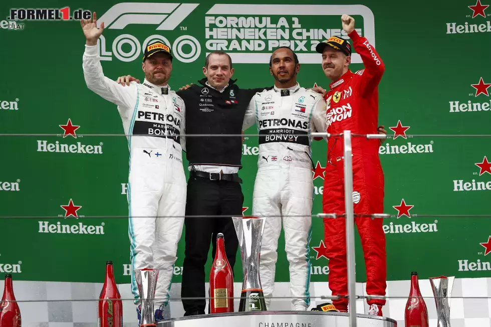 Foto zur News: Valtteri Bottas (Mercedes), Lewis Hamilton (Mercedes) und Sebastian Vettel (Ferrari)