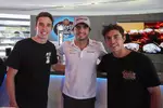 Foto zur News: Alex Marquez, Carlos Sainz (McLaren) und Marc Marquez