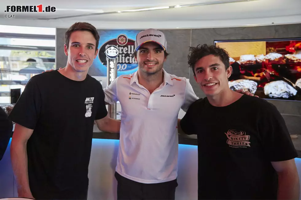 Foto zur News: Alex Marquez, Carlos Sainz (McLaren) und Marc Marquez