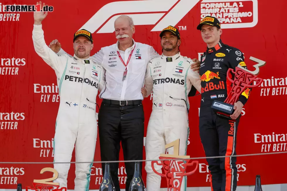 Foto zur News: Valtteri Bottas (Mercedes), Lewis Hamilton (Mercedes) und Max Verstappen (Red Bull)