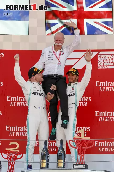 Foto zur News: Valtteri Bottas (Mercedes) und Lewis Hamilton (Mercedes)