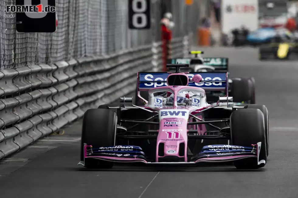 Foto zur News: Sergio Perez (Racing Point) und Valtteri Bottas (Mercedes)