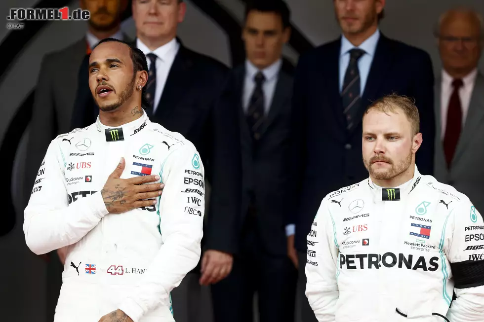 Foto zur News: Lewis Hamilton (Mercedes) und Valtteri Bottas (Mercedes)