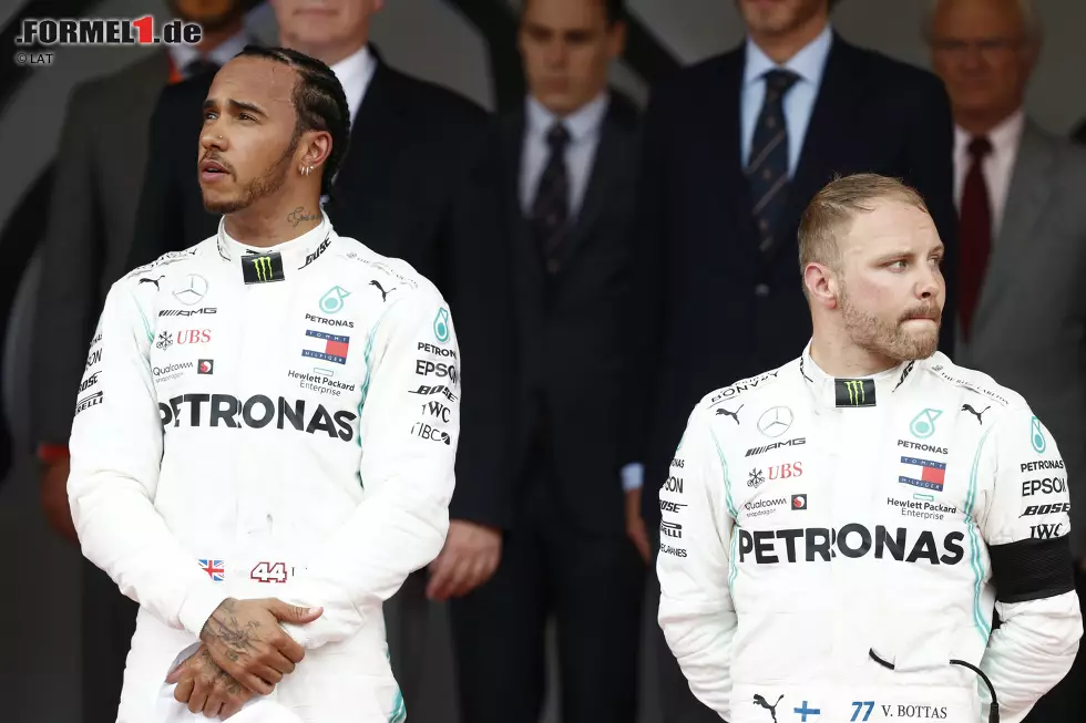 Foto zur News: Lewis Hamilton (Mercedes) und Valtteri Bottas (Mercedes)