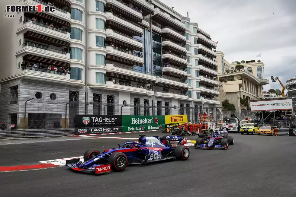 Foto zur News: Daniil Kwjat (Toro Rosso), Alexander Albon (Toro Rosso) und Nico Hülkenberg (Renault)