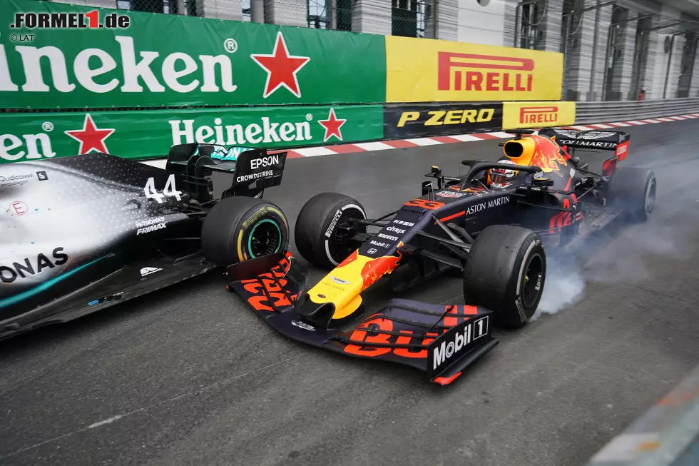 Foto zur News: Max Verstappen (Red Bull) und Lewis Hamilton (Mercedes)