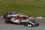 Foto zur News: Antonio Giovinazzi (Alfa Romeo) und Sergio Perez (Racing Point)