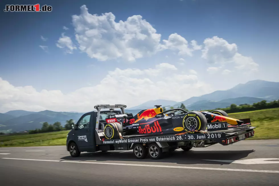 Foto zur News: Wer den RB15 auf seiner Reise trifft, der hat die Chance, Tickets für den GP zu gewinnen.