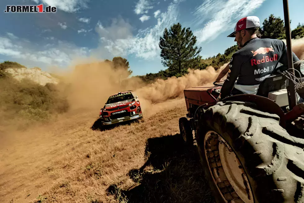 Foto zur News: ...sammelte ihn zunächst ein Landwirt mit seinem Traktor auf. Doch Ogier kam bald zu Hilfe.