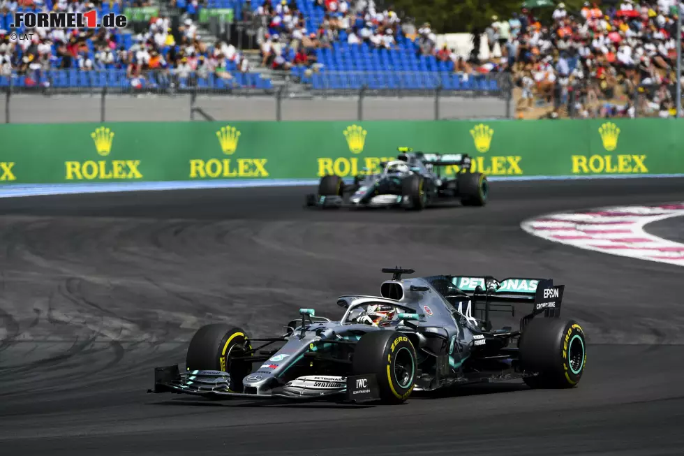 Foto zur News: Lewis Hamilton (Mercedes) und Valtteri Bottas (Mercedes)