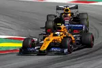 Foto zur News: Lando Norris (McLaren) und Max Verstappen (Red Bull)