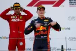 Foto zur News: Max Verstappen (Red Bull) und Charles Leclerc (Ferrari)