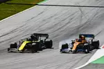 Foto zur News: Daniel Ricciardo (Renault) und Carlos Sainz (McLaren)