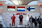 Foto zur News: Charles Leclerc (Ferrari), Max Verstappen (Red Bull) und Valtteri Bottas (Mercedes)