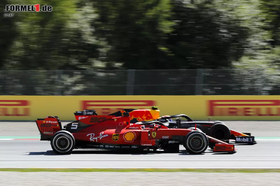 Foto zur News: Charles Leclerc (Ferrari) und Max Verstappen (Red Bull)