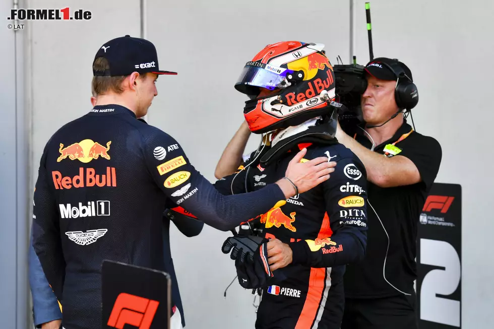 Foto zur News: Pierre Gasly (Red Bull) und Max Verstappen (Red Bull)