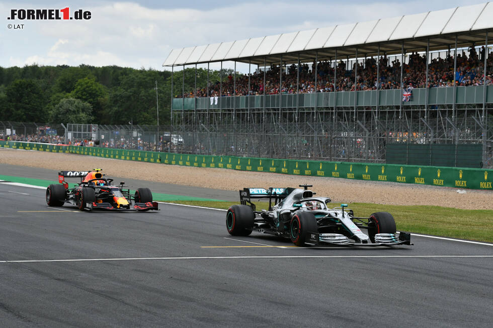 Foto zur News: Lewis Hamilton (Mercedes) und Pierre Gasly (Red Bull)
