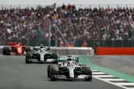 Foto zur News: Lewis Hamilton (Mercedes), Valtteri Bottas (Mercedes) und Sebastian Vettel (Ferrari)