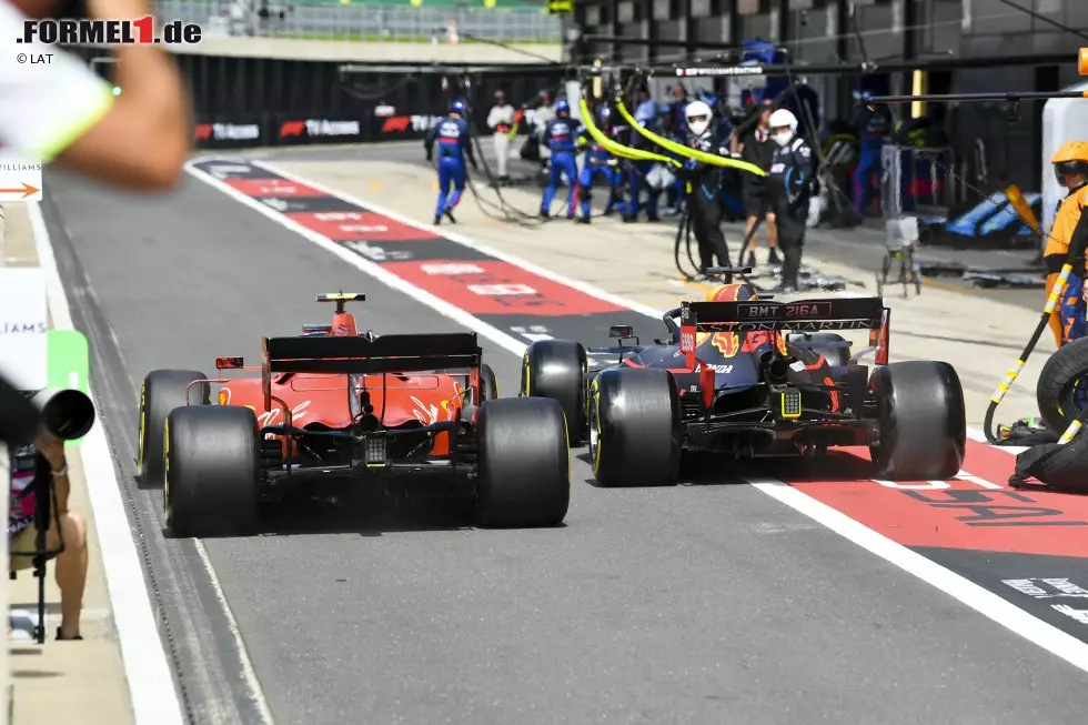 Foto zur News: Charles Leclerc (Ferrari) und Max Verstappen (Red Bull)