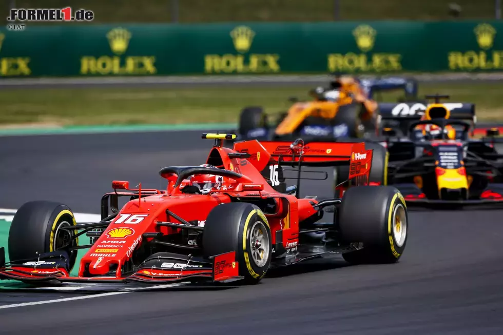 Foto zur News: Charles Leclerc (Ferrari) und Max Verstappen (Red Bull)