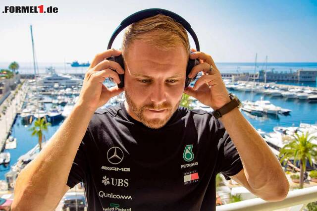 Foto zur News: Valtteri Bottas mit seinen Bose Headphones 700