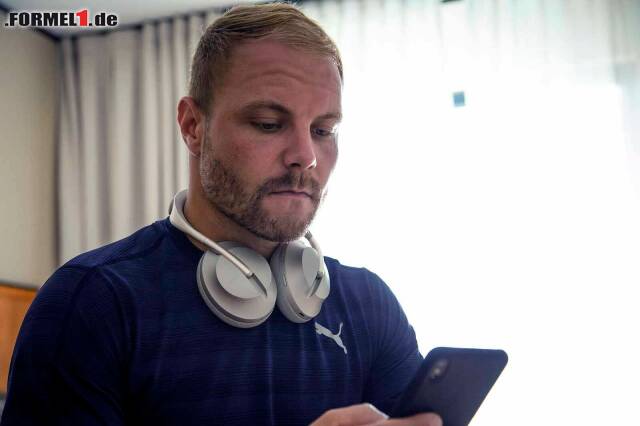 Foto zur News: Valtteri Bottas mit seinen Bose Headphones 700