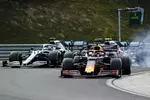 Foto zur News: Max Verstappen (Red Bull), Valtteri Bottas (Mercedes) und Lewis Hamilton (Mercedes)