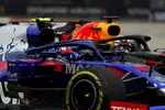 Foto zur News: Pierre Gasly (Toro Rosso) und Max Verstappen (Red Bull)