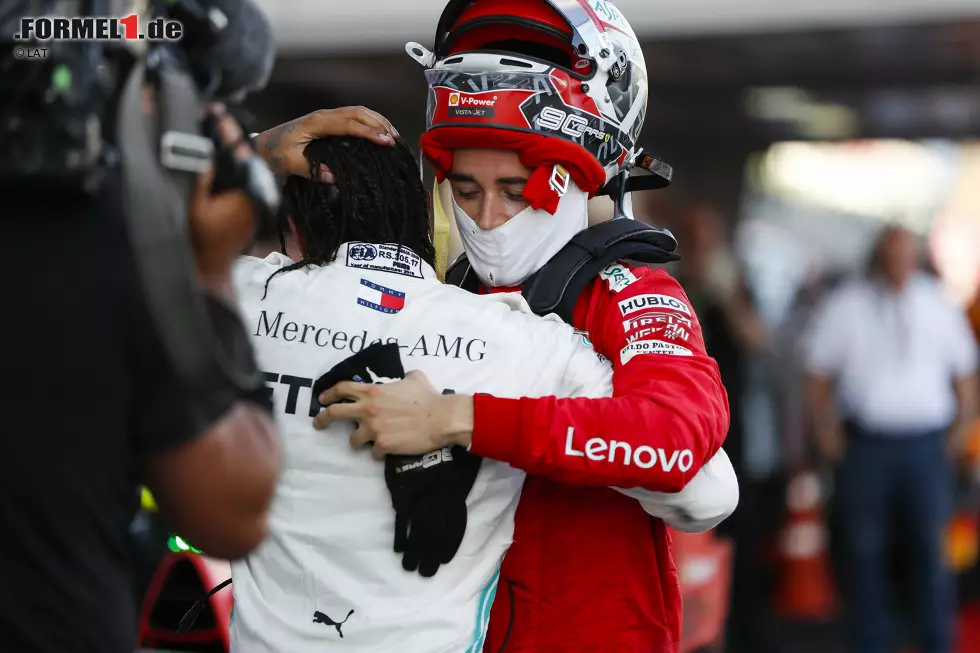 Foto zur News: Charles Leclerc (Ferrari) und Lewis Hamilton (Mercedes)