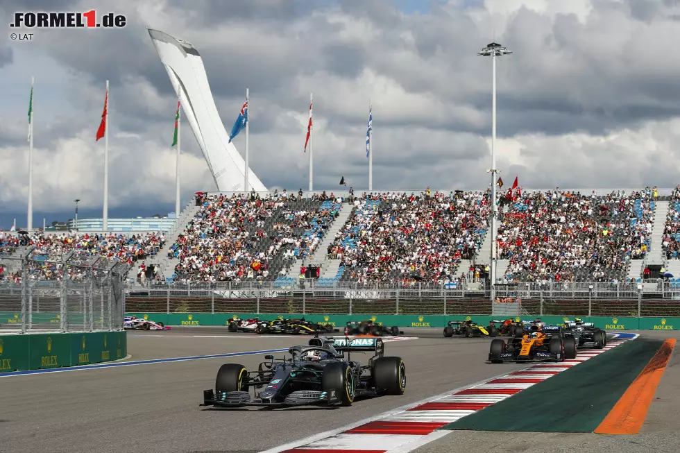 Foto zur News: Lewis Hamilton (Mercedes), Carlos Sainz (McLaren), Valtteri Bottas (Mercedes) und Lando Norris (McLaren)