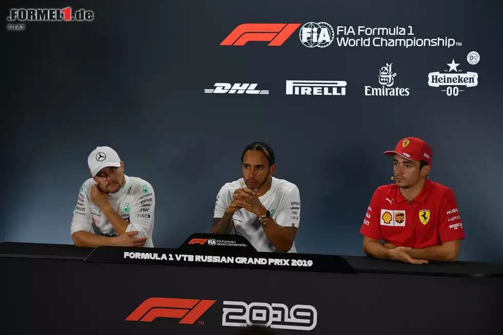 Foto zur News: Valtteri Bottas (Mercedes), Lewis Hamilton (Mercedes) und Charles Leclerc (Ferrari)