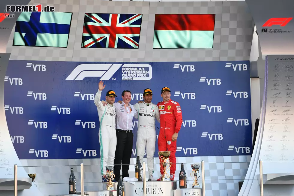 Foto zur News: Valtteri Bottas (Mercedes), Lewis Hamilton (Mercedes) und Charles Leclerc (Ferrari)