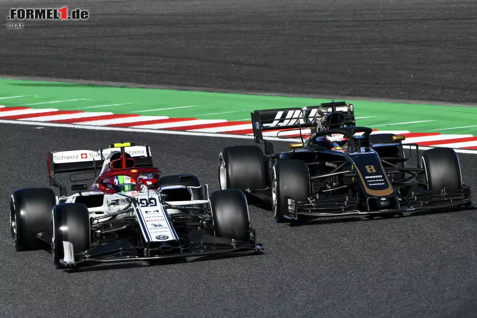 Foto zur News: Antonio Giovinazzi (Alfa Romeo) und Romain Grosjean (Haas)