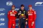 Foto zur News: Sebastian Vettel (Ferrari), Max Verstappen (Red Bull) und Charles Leclerc (Ferrari)