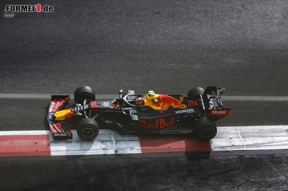 Foto zur News: Alexander Albon (Red Bull)