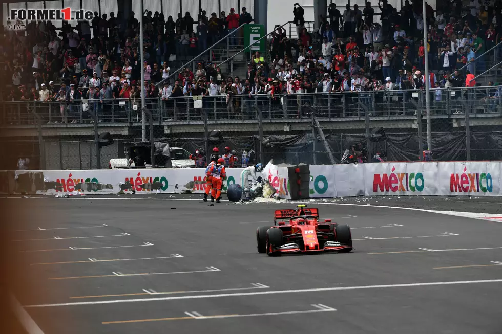 Foto zur News: Charles Leclerc (Ferrari) und Valtteri Bottas (Mercedes)