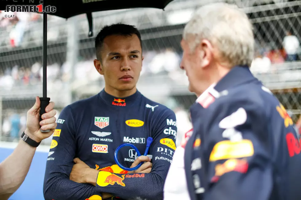 Foto zur News: Alexander Albon (Red Bull) und Helmut Marko