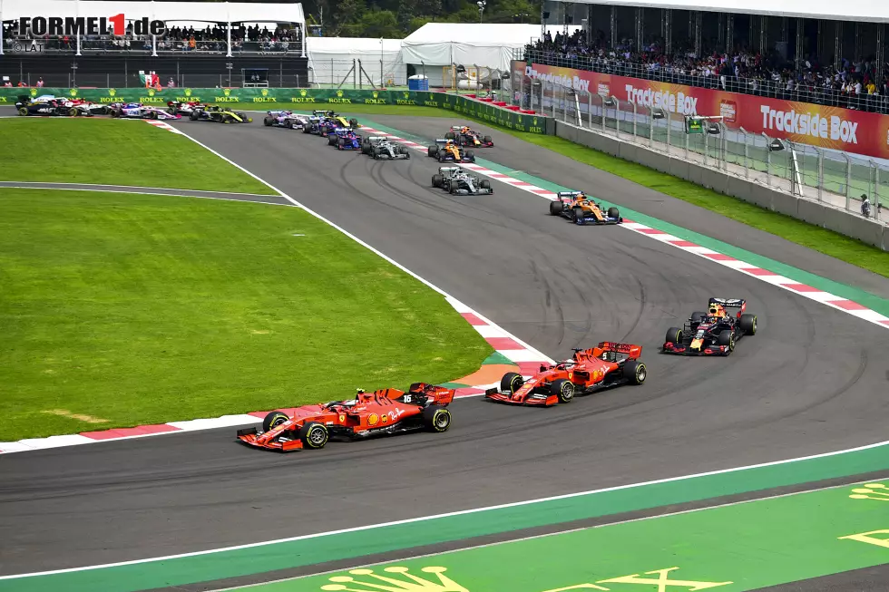 Foto zur News: Charles Leclerc (Ferrari), Sebastian Vettel (Ferrari) und Alexander Albon (Red Bull)