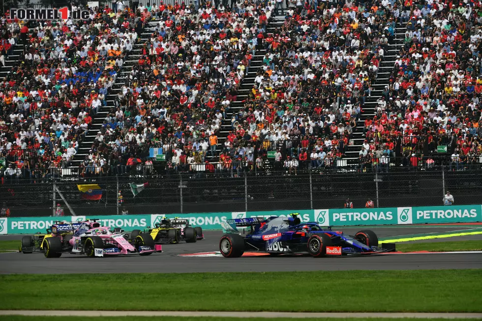 Foto zur News: Pierre Gasly (Toro Rosso) und Sergio Perez (Racing Point)