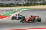 Foto zur News: Charles Leclerc (Ferrari) und Valtteri Bottas (Mercedes)