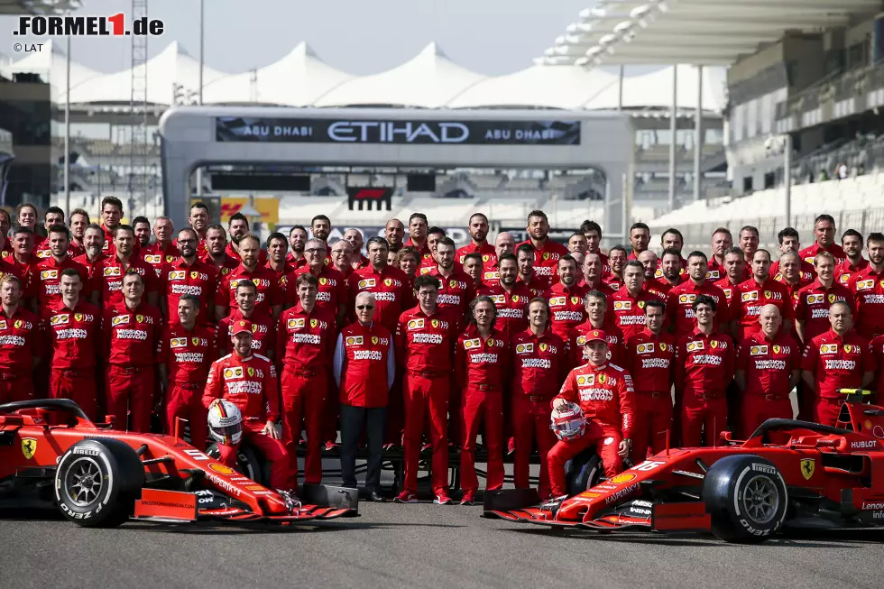 Foto zur News: Sebastian Vettel (Ferrari), Charles Leclerc (Ferrari) und Mattia Binotto