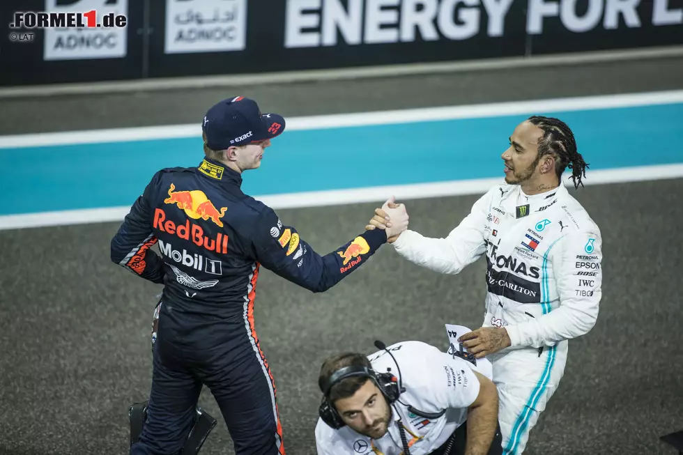 Foto zur News: Max Verstappen (Red Bull) und Lewis Hamilton (Mercedes)