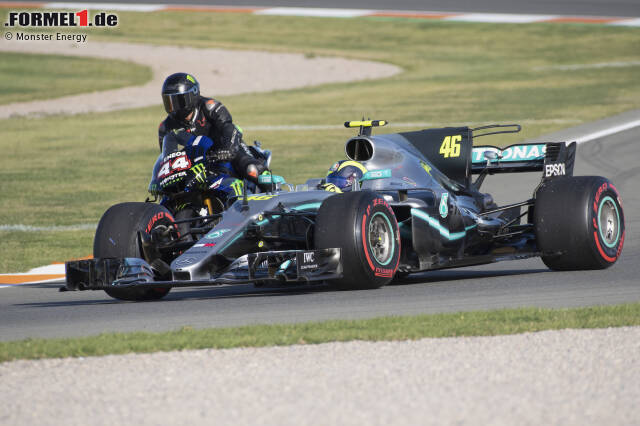 Foto zur News: Auch einige Demorunden an der Seite von Rossi im Mercedes standen auf dem Plan.