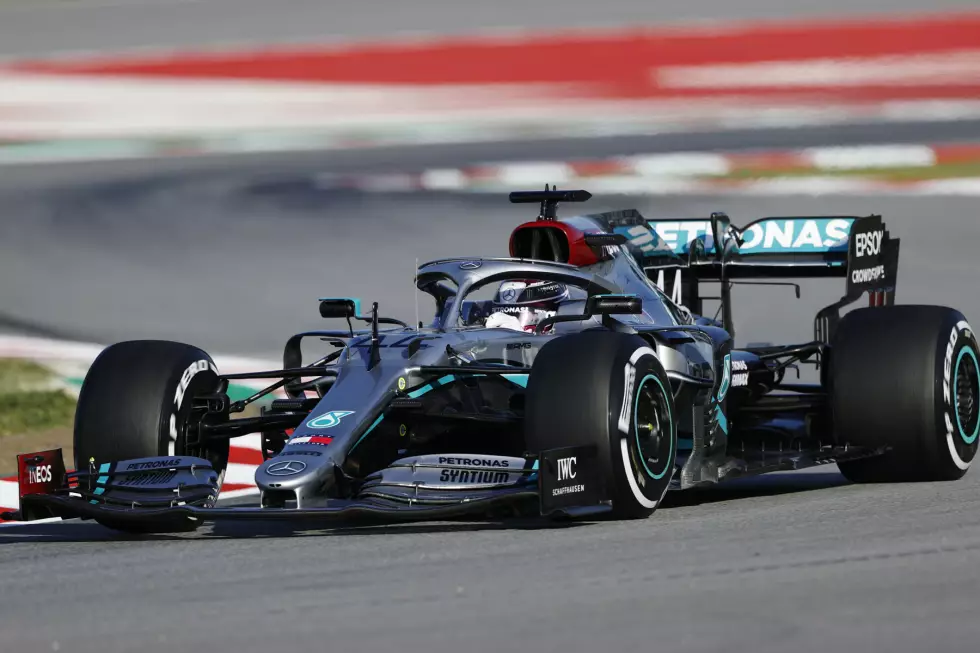 F1 Test Barcelona Lewis Hamilton Und Mercedes Diktieren Ersten Tag Formel1 De F1 News