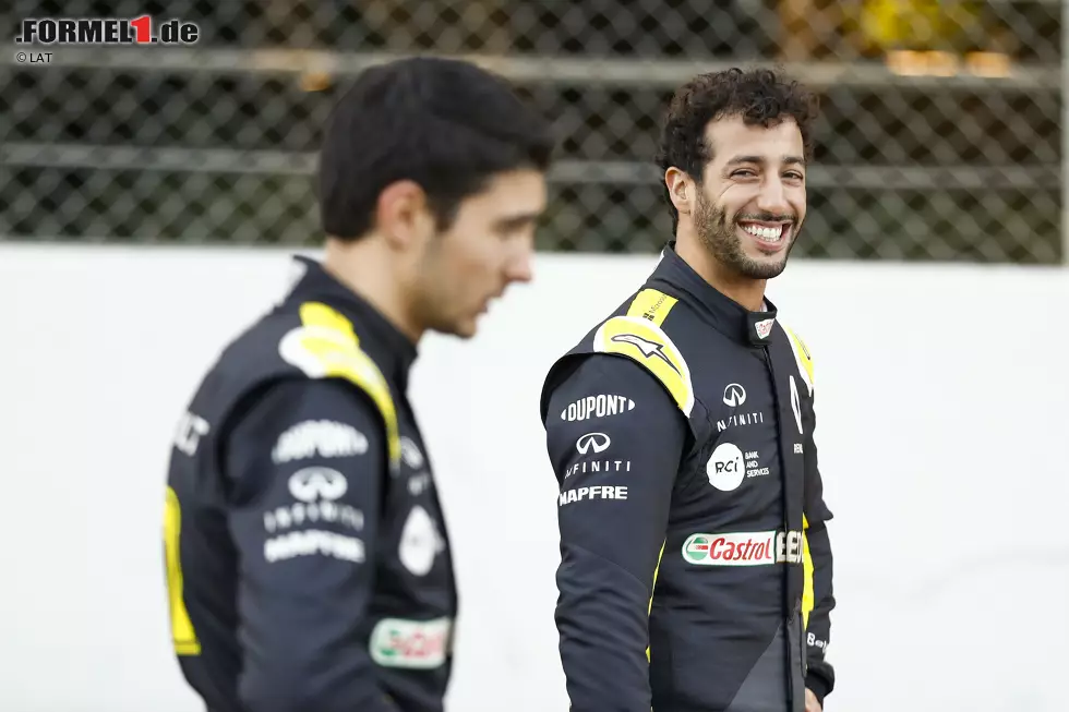 Foto zur News: Daniel Ricciardo (Renault) und Esteban Ocon (Renault)