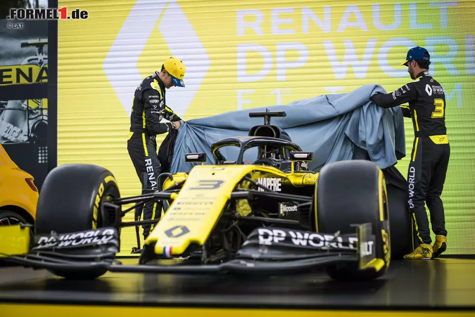 Foto zur News: Esteban Ocon (Renault) und Daniel Ricciardo (Renault)