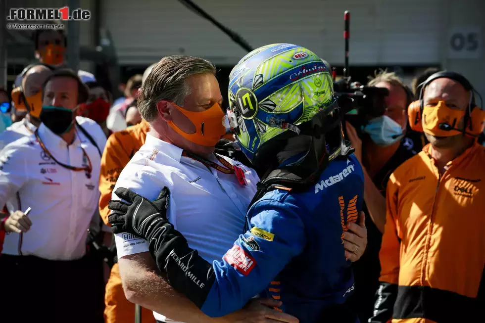 Foto zur News: Lando Norris (McLaren) und Zak Brown