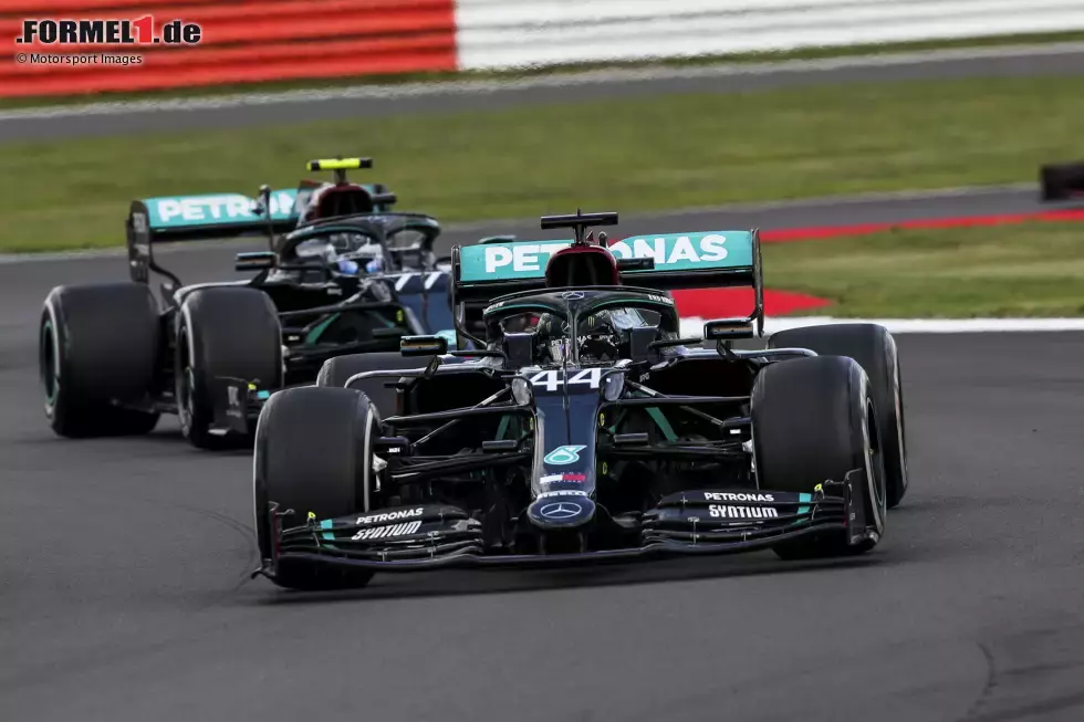 Foto zur News: Lewis Hamilton (Mercedes) und Valtteri Bottas (Mercedes)